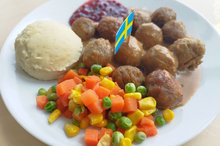 Ilustrasi swedish meatball IKEA yang bisa kamu temui di beberapa kota besar Indonesia.