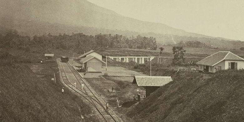 Stasiun Cigombong sekitar tahun 1900. 