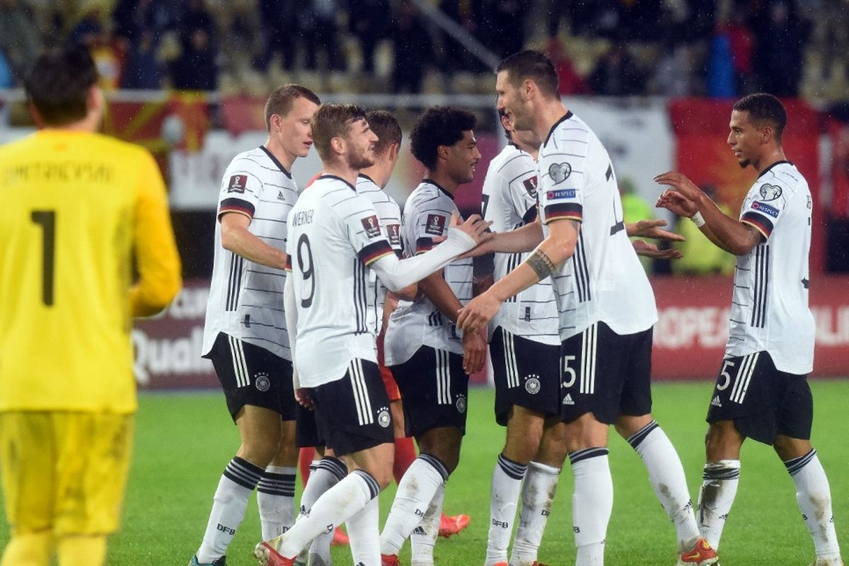 Para pemain timnas Jerman merayakan gol Timo Werner ke gawang Makedonia Utara pada laga lanjutan Grup J Kualifikasi Piala Dunia 2022 Zona Eropa di Stadion Toshe Proeski, Selasa (12/10/2021) dini hari WIB.
