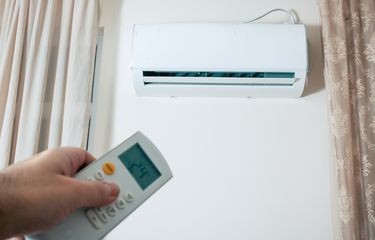 ac memercikkan air