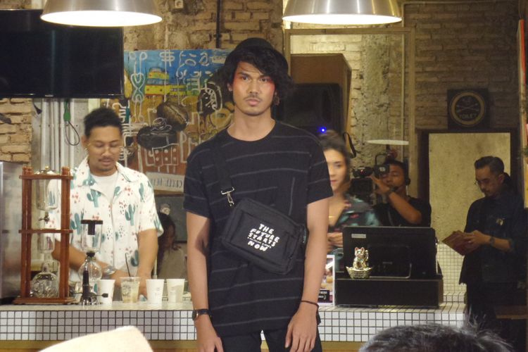 Salah satu koleksi Filosofi Kopi Apparel.