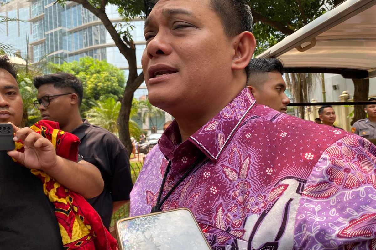Direktur Reserse Kriminal Khusus Polda Metro Jaya Kombes Ade Safri Simanjuntak memberikan keterangan terkait kasus dugaan pemerasan SYL, Jumat (17/11/2023). 