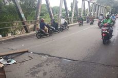 Jembatan Patal yang Retak Diterjang Kali Bekasi Sudah Bisa Dilintasi Mobil Besok