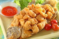 Resep Ikan Mas Goreng Tepung, Sajikan dengan Sambal Tauco