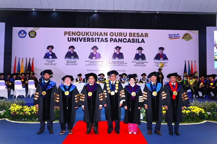 Universitas Pancasila (UP) mengukuhkan enam guru besar baru di Gedung Serba Guna Universitas Pancasila, Jakarta, pada Selasa (12/12/2023).