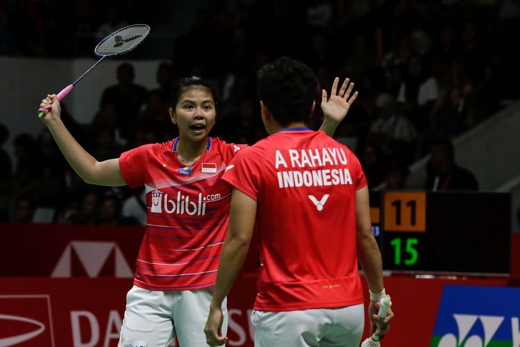 Ganda putri Indonesia, Greysia Polii dan Apriyani Rahayu bertanding melawan ganda putri Denmark, Maiken Fruergaard dan Sara Thygesen pada pertandingan final Daihatsu Indonesia Masters 2020 di Istora Senayan Jakarta, Minggu (19/1/2020). Greysia - Apriyani juara ganda putri setelah menang 18-21, 21-11, dan 23-21.