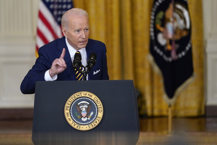 Presiden Amerika Serikat Joe Biden saat berbicara dalam konferensi pers di East Room, Gedung Putih, Washington DC, Rabu (19/1/2022).