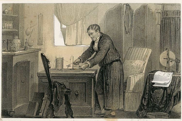 Alessandro Volta bereksperimen dengan baterai penemuannya. Penemu baterai yang merupakan fisikawan Italia. Volta menemukan baterai pada tahun 1779, dengan menumpuk dua logam di dalam bak berisi air asin untuk menghasilkan energi listrik.