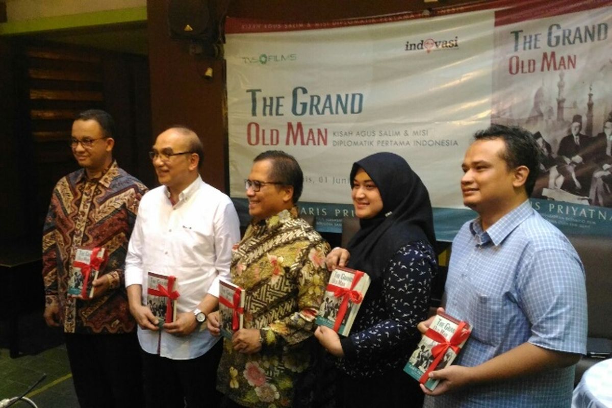 Gubernur DKI Jakarta terpilih Anies Baswedan saat menghadiri peluncuran buku The Grand Old Man di Kebayoran Baru, Jakarta Selatan, Kamis (1/6/2017)