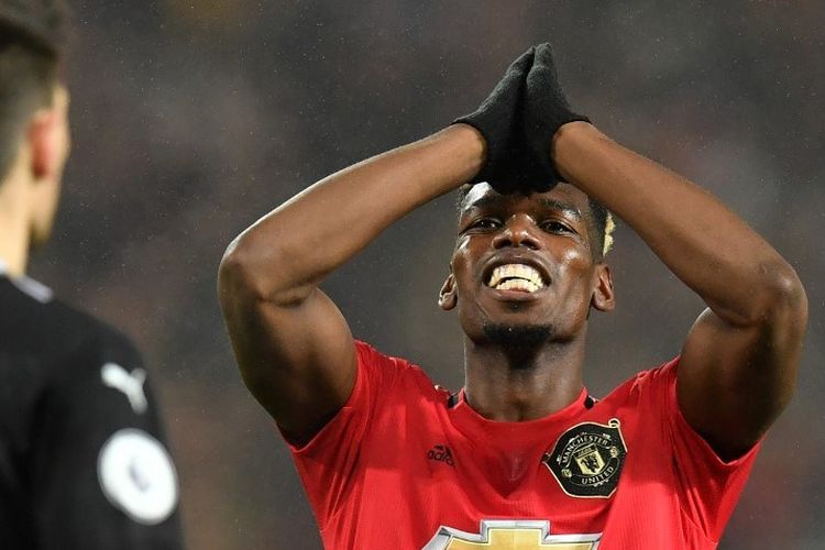 Gelandang Manchester United, Paul Pogba, bereaksi setelah gagal memanfaatkan peluang pada laga Boxing Day Liga Inggris kontra Newcastle United, Kamis (26/12/2019).