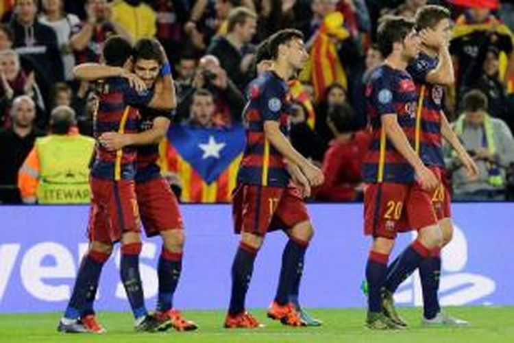 Para pemain Barcelona merayakan gol ke gawang Villarreal pada lanjutan La Liga di Stadion Camp Nou, 8 November 2015.