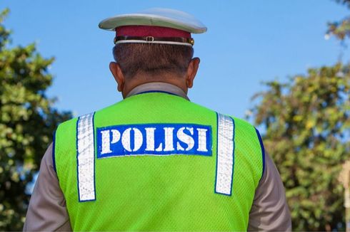 Polisi Halau Puluhan Pengendara Motor yang Lawan Arus di Jalan Cakung Cilincing