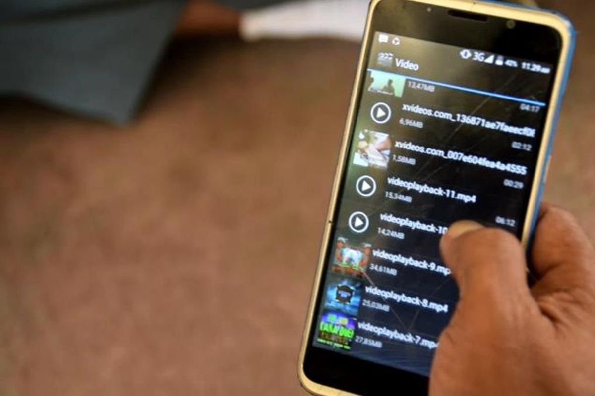Satpol PP Terkejut Temukan Puluhan Video Porno di Ponsel Pelajar yang  Terjaring Razia
