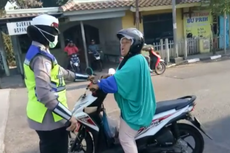 Viral, Video Emak Pelanggar Marka Jalan Marah-marah ke Polwan