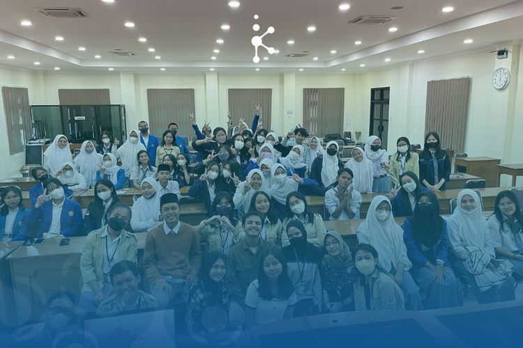 Program ini dijalankan oleh Kognisi.id dalam bentuk program pembelajaran selama 1,5 bulan yang terdiri dari pembelajaran mandiri melalui online courses terpilih mengenai jurnalistik, pembelajaran kolaboratif melalui diskusi antar komunitas serta pelatihan dari pihak Kompas Gramedia, dan ditutup dengan praktek pembuatan konten digital. Riset diambil dari pelaksanaan program pada tahun 2023 dengan data sebanyak 352 peserta dari 27 komunitas.