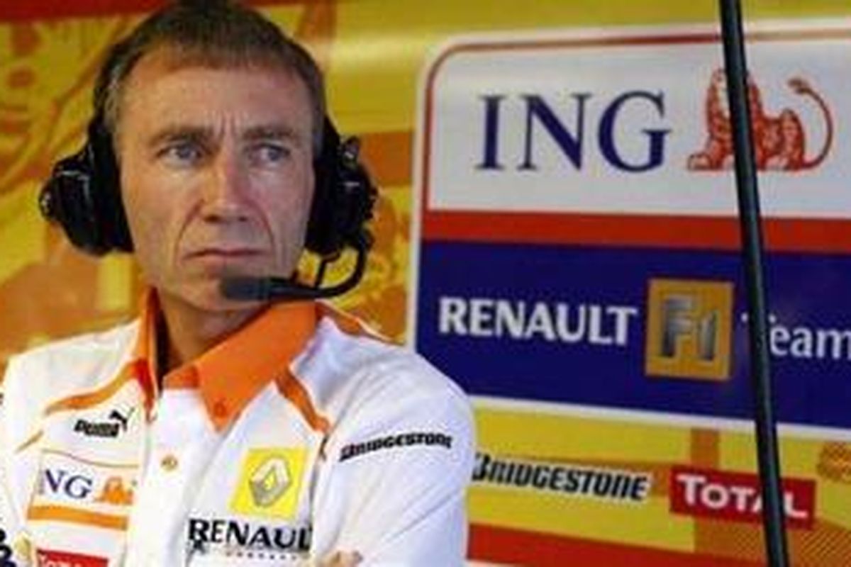 Bob Bell, ketika masih bergabung dengan tim Renault. Kini dia digaet Mercedes GP, sebagai direktur teknik.