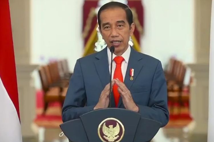 Jokowi giving a speech at UI's 71st anniversary