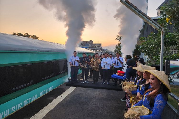 Dilengkapi Kereta Khusus Petani dan Pedagang, Tiket Perdana KA Cikuray Ludes Terjual
