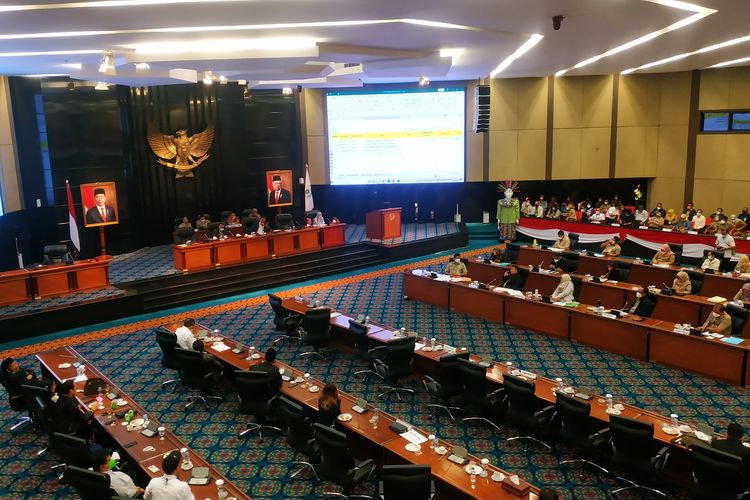 Rapat Badan Anggaran DPRD DKI Jakarta membahas Kebijakan Umum Anggaran Sementara (KUA-PPAS) 2022, Selasa (9/11/2021).