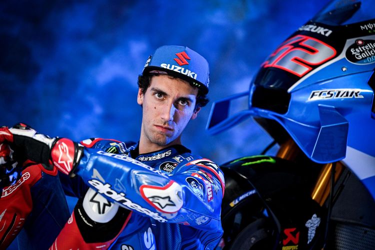 Alex Rins bersama Suzuki GSX-RR 2022