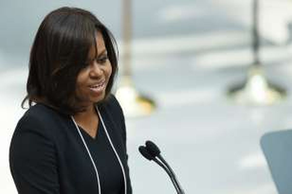 Ibu Negara Amerika Serika Michelle Obama berpidato dalam acara Let Girls Learn dalam pertemuan World Bank Group dan IMF di Washington DC, Rabu (13/4/2016).