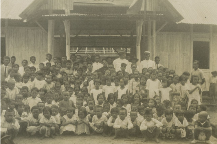 Sekolah yang diduga di kamp interniran Tanahmerah tahun 1929