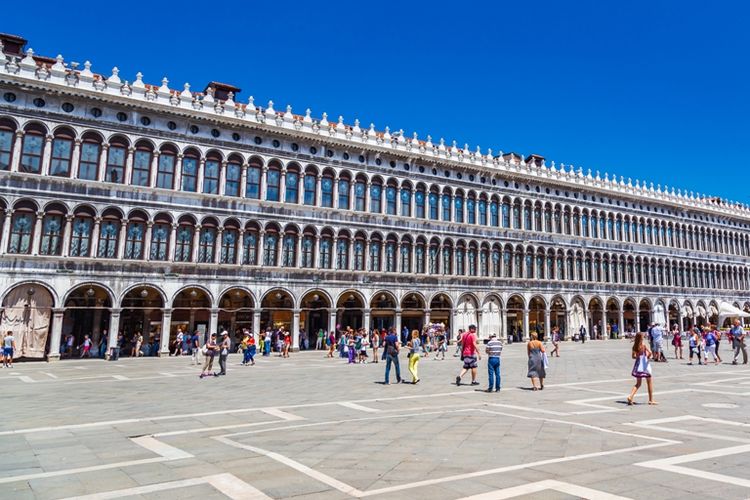 Bangunan bersejarah di Venesia, Procuratie Vecchie, berasal dari abad ke-16 telah selesai direnovasi. 