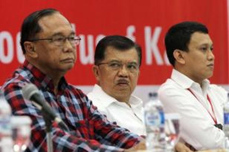 Sidarto Danusobroto (kiri) bersama Jusuf Kalla (tengah), dan Abdul Kadir Karding