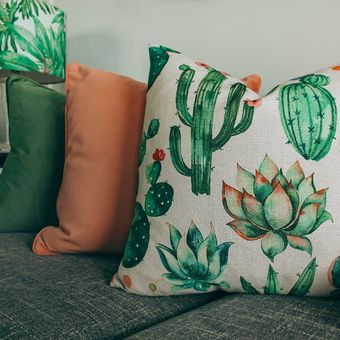 Ilustrasi bantal sofa.