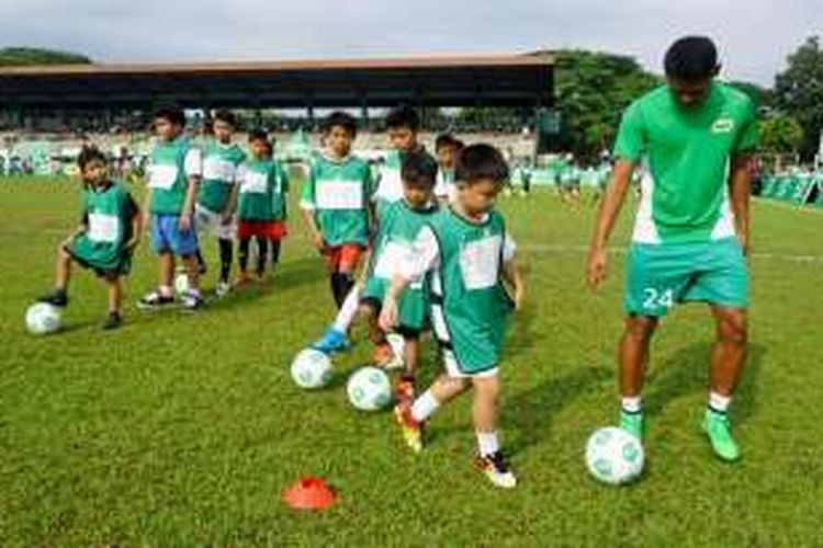 Suasana klinik sepakbola di sela-sela MILO Football Championship, Medan