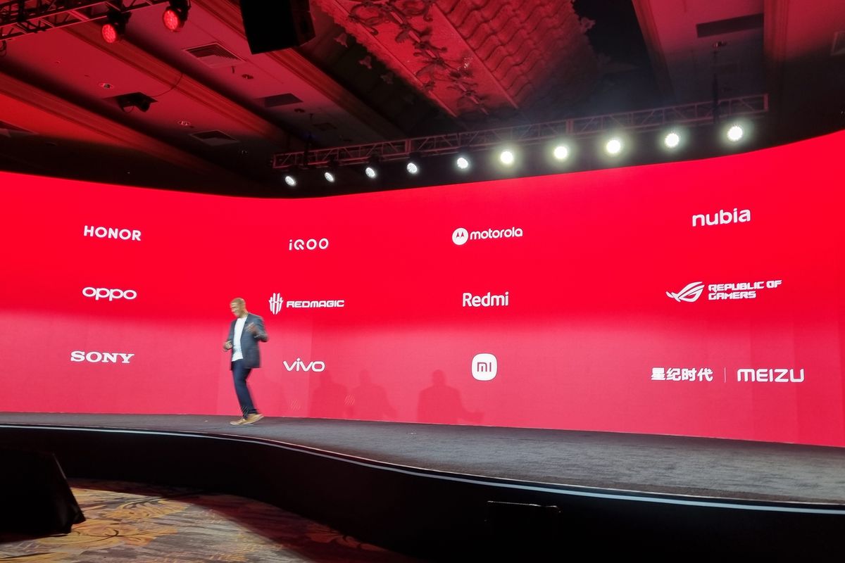 Chris Patrick, SVP and GM Mobile Handset Qualcomm Technologies saat mempresentasikan merk HP apa saja yang akan kebagian chipset anyar Snapdragon 8 Gen 2.