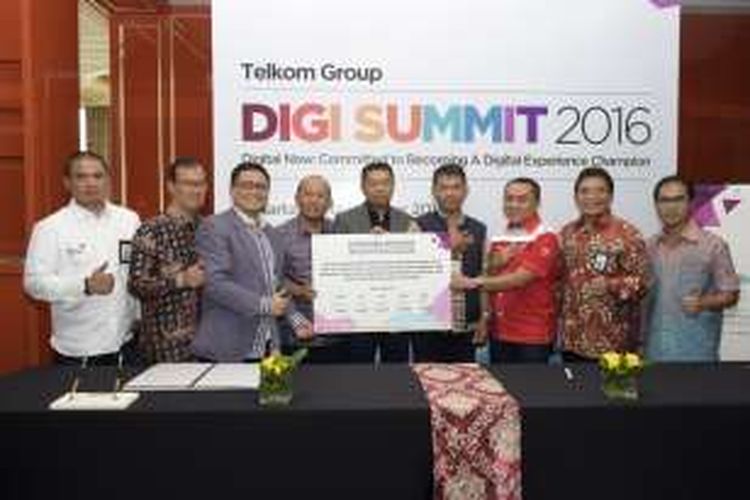 Penandatangan nota kesepahaman antara Telkom Group dan 15 mitra kerja sama pada Telkom Group Digi Summit 2016 di Jakarta, Rabu (12/10/2016).