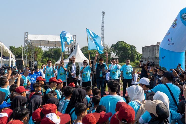 Veritas Edukasi Lingkungan, Pemprov Banten, dan Alam Sutera Group menggelar kegiatan jalan sehat mengangkat tema Generasi Bersih 2025: Ayok Tangerang Langit Biru (TLB) pada Kamis, 9 Oktober 2025.