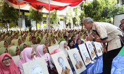 Lukis Ratusan Wajah Ganjar, Siswa SMKN 2 Semarang Pecahkan Rekor
