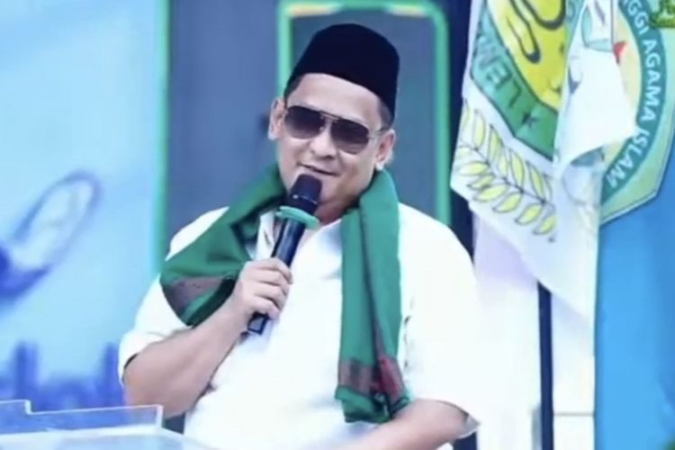 Haji Her Sumbang Rp 500 Juta untuk Pembangunan Pesantren di Pamekasan, Ribuan Santri Tepuk Tangan