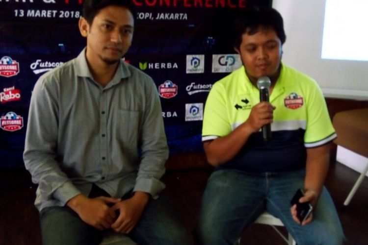 Co Founder Futscore Fachrian Adi Nugraha (kiri) dan Founder Futscore Deni Refianto (kanan) mengatakan aplikasi berbasis olahraga seperti futscore.com menjadi penting, salah satunya sumber data pemain dalam proses transfer. 