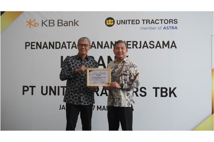 KB Bank bekerja sama dengan PT United Tractors Tbk (UT). 
