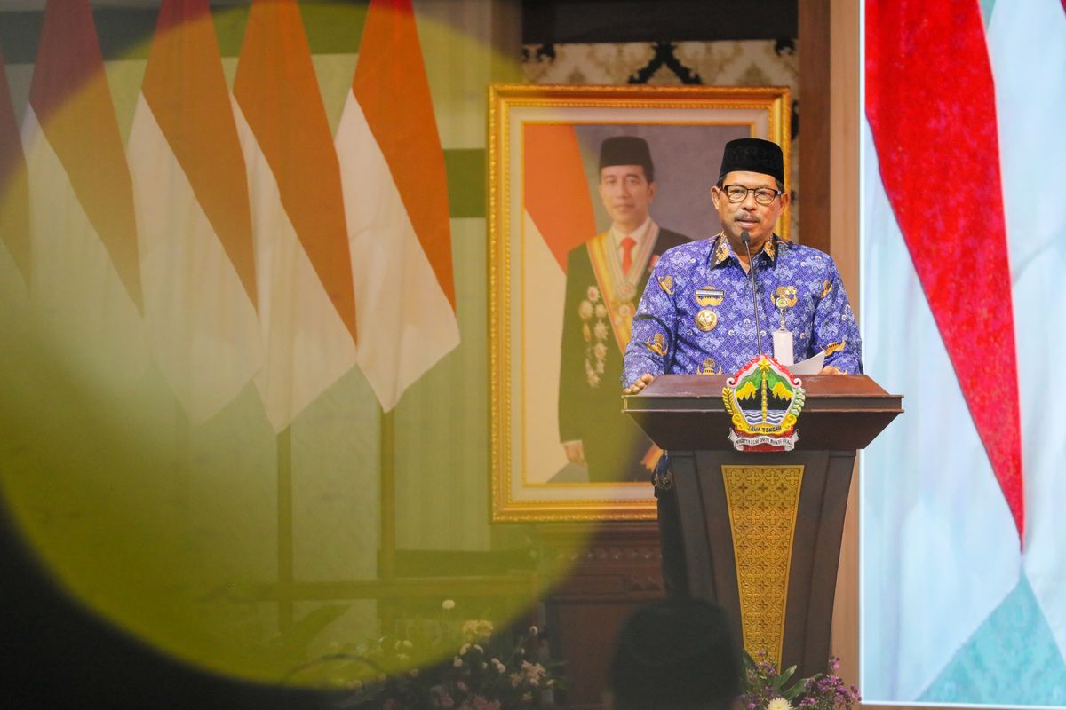 Penjabat (Pj) Gubernur Jateng Nana Sudjana dalam Rapat Koordinasi (Rakoor) Pengelola JDIH Provinsi Jateng di Kantor Gubernur, Rabu (17/7/2024).