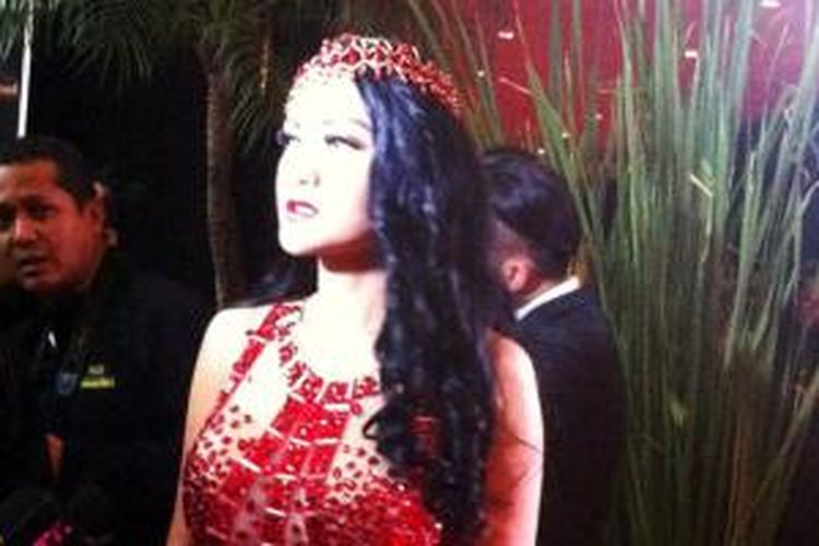 Julia Perez dalam wawancara di sela malam penganugerahaan Panasonic Gobel Awards di Senayan, Jakarta Pusat, Kamis (28/5/2015).