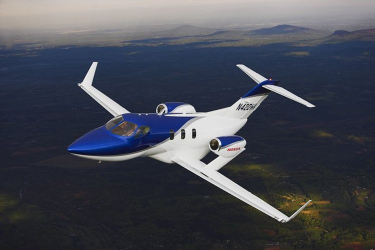 Produksi pertama HondaJet mengudara pada 2015. Jet eksekutif enam penumpang ini menawarkan jangkauan lebih dari 2.200 km dan, dengan kecepatan tertinggi 782 km/jam, adalah Honda tercepat yang pernah dibuat.