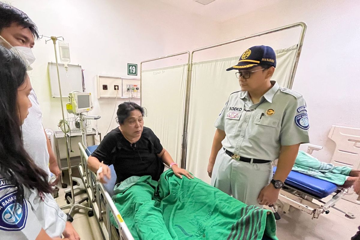 Jasa Raharja menjamin perawatan seluruh korban kecelakaan Kereta Api (KA) Brantas jurusan Jakarta-Blitar yang menabrak satu unit truk trailer di jembatan Jalan Madukoro, Semarang, Jawa Tengah, Selasa (18/7/2023).