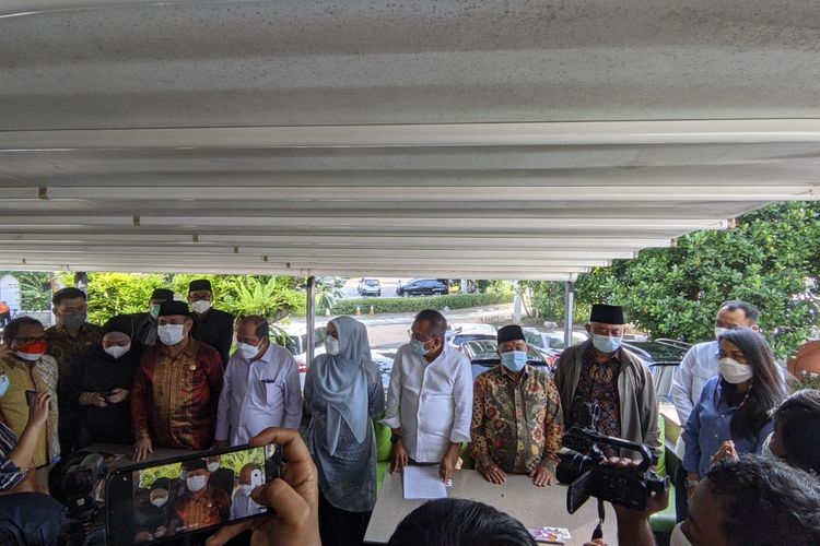 Konferensi pers tujuh fraksi yang melakukan penolakan hasil rapat Badan Musyawarah penetapan agenda pembahasan hak interpelasi terkait Formula E di kawasan Menteng, Jakarta Pusat, Senin (27/9/2021).