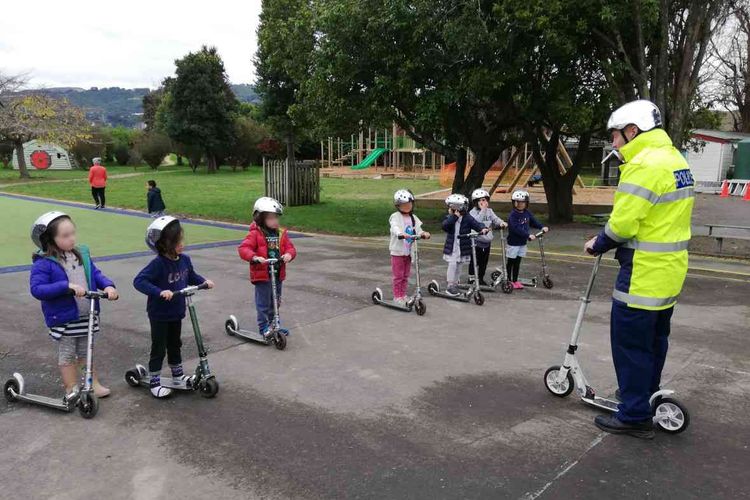 Edukasi aturan lalu lintas untuk anak sekolah dasar di Selandia Baru