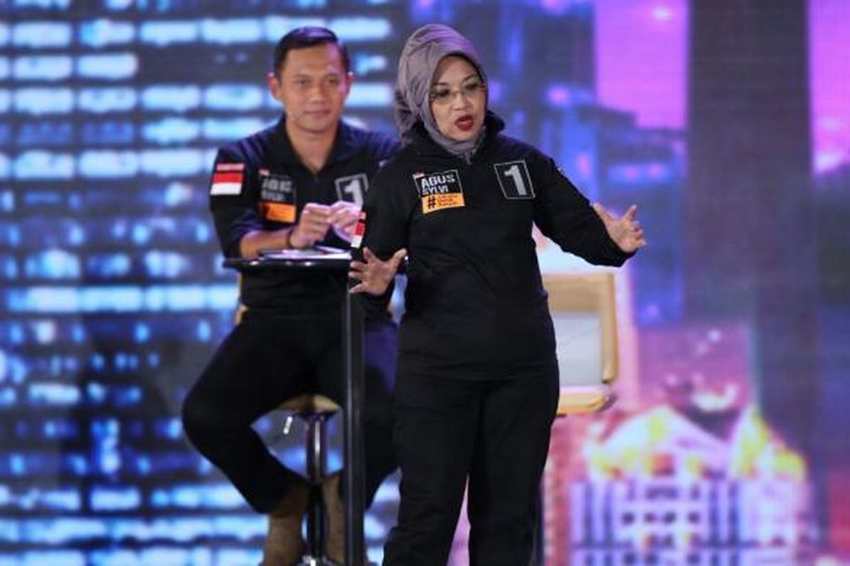 Calon wakil gubernur DKI Jakarta nomor pemilihan satu, Sylviana Murni, ketika tampil dalam debat ketiga Pilkada DKI 2017, Jumat (10/2/2017).
