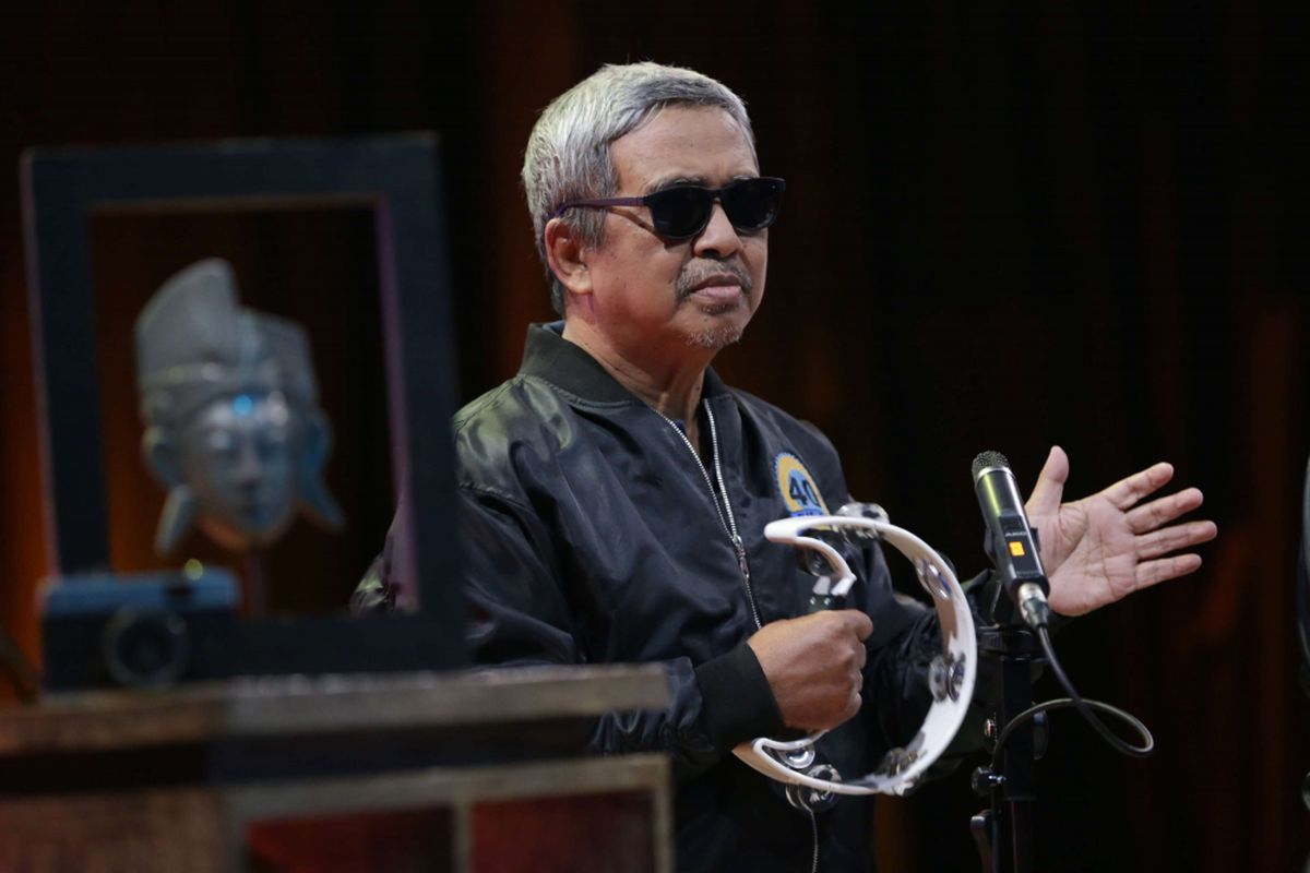 Grup band Pancaran Sinar Petromaks (PSP) saat mengisi acara Selebrasi (Selebritas Beraksi) di Studio 1 Menara Kompas, Palmerah, Jakarta, Selasa (22/01/2019). Dalam acara ini PSP membawakan beberapa lagu yang tenar pada tahun 1980-an salah satunya Fatimah, Jangan Boong dan Gaya Mahasiswa.