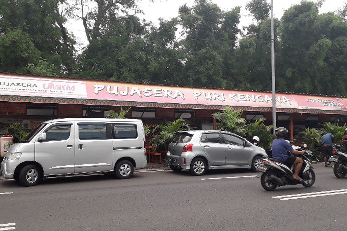 Loksem Pujasera Puri Kencana, Jalan Puri Kencana, Kembangan, Jakarta Barat. 
