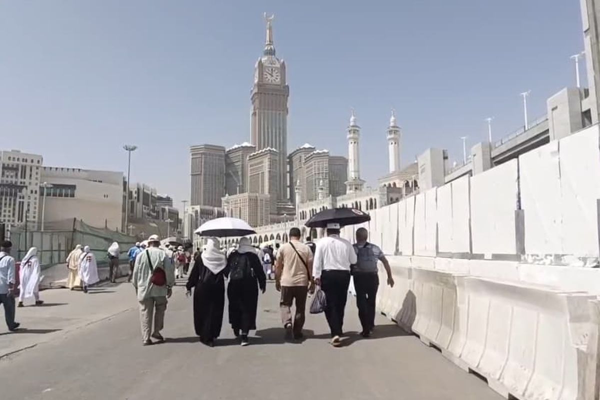 Kedatangan jemaah haji Indonesia di Tanah Suci. Para jemaah diminta mewaspadai jemaah cuaca panas di Arab Saudi, Sabtu (17/5/2025).