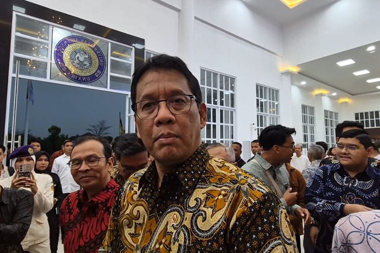 Menteri Keuangan (Menkeu) Purbaya Yudhi Sadewa di Unair Surabaya, Senin (10/11/2025).