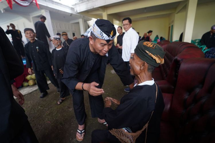 Calon gubernur Jawa Barat nomor urut 2 Tubagus Hasanuddin menerima dukungan dari kelompok masyarakat adat Jawa Barat yang mengatasnamakan diri Barisan Olot Masyarakat Adat (BOMA) Jawa Barat. 