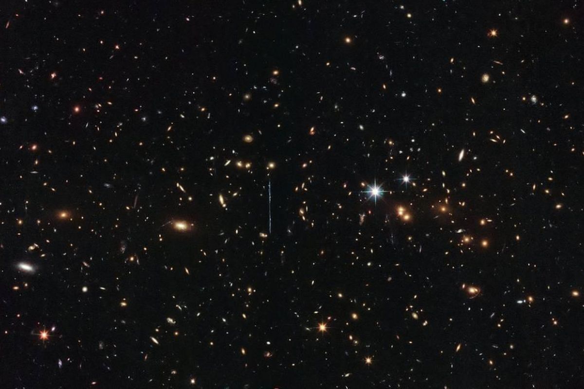 Klaster galaksi X-ray terbesar, terpanas dan paling terang yang pernah ditemukan, dijuluki El Gordo.